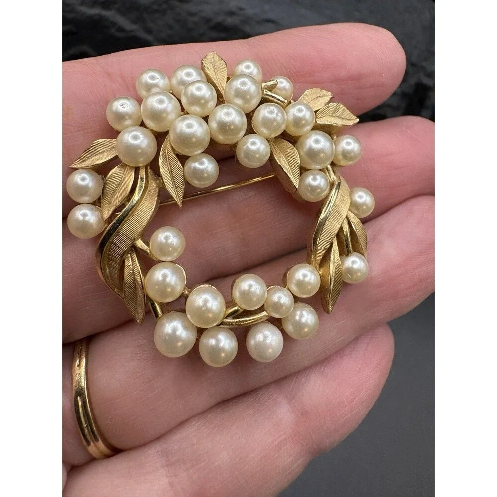 VTG Crown Trifari Faux Pearl Berry Cluster Leaf Branch Wreath Gold Tone Brooch